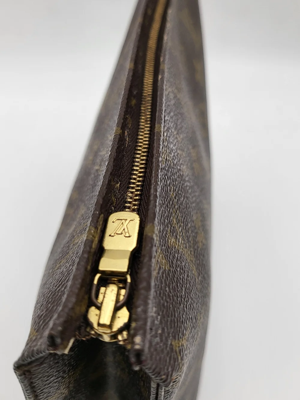 LOUIS VUITTON Monogram Tolletry Pouch 26, Authentic..